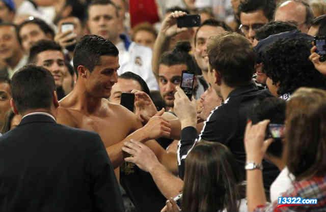 Bị bắt cóc tại sân bay, Ronaldo hành động khiến ai cũng nể phục