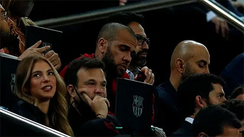 Barcelona không có ý định chiêu mộ ‘ông lão’ Alves