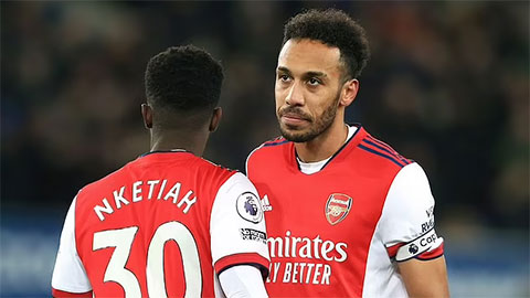 Gary Neville: ‘Arsenal nên bán Aubameyang’