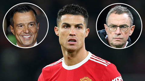 Ronaldo bàn bạc với Mendes về việc đi hay ở lại Man United