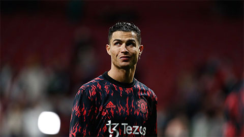 Ronaldo mặt lầm lì đến sân tập MU, có thể lỡ trận Atletico