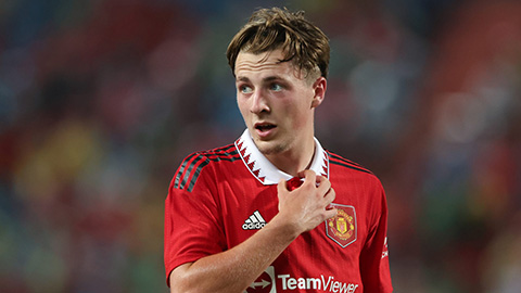 Ten Hag ‘văng tục’ với cầu thủ trẻ Man United ở trận thắng Crystal Palace