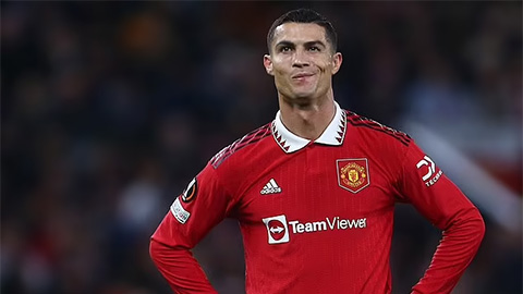 Neville cảm thấy buồn vì Ronaldo sắp bị MU sa thải