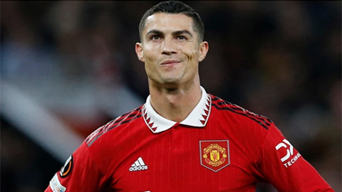 Ten Hag bị yêu cầu ‘ngậm miệng’ sau giải thích kỳ quặc về Ronaldo