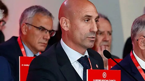 Chủ tịch LĐBĐ Tây Ban Nha không từ chức sau vụ khóa môi nữ cầu thủ