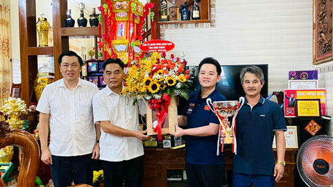 Lãnh đạo tỉnh Bình Dương chúc mừng tay cơ Bao Phương Vinh vô địch Giải Billiards carom 3 băng thế giới 2023