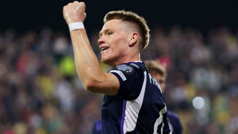 MU không biết cách dùng ‘quái vật’ McTominay