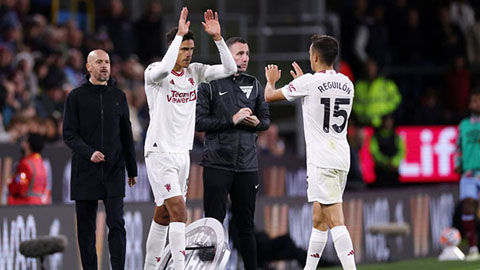 Rõ lý do Ten Hag rút Reguilon khỏi sân ở trận thắng Burnley