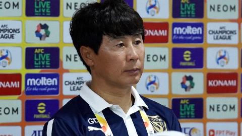 HLV trưởng Pohang Steeler bất ngờ khi Hà Nội FC thua 3 bàn trong 8 phút