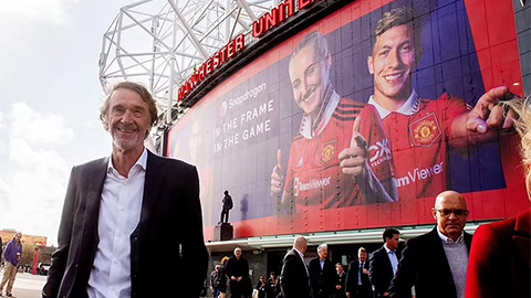 Sir Jim Ratcliffe sẽ thò được 1 chân vào chuồng gà MU của nhà Glazers?