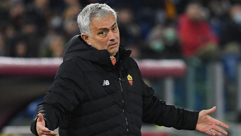 Mourinho chỉ trích những kẻ muốn Roma sa thải ông