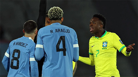 ‘Lên đồng’ giúp Uruguay hạ Brazil, hậu vệ Barca khiến Real run rẩy