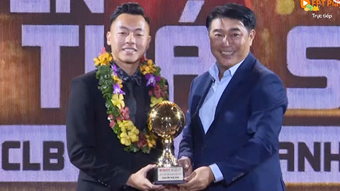 Thái Sơn giành giải cầu thủ trẻ nam xuất sắc nhất