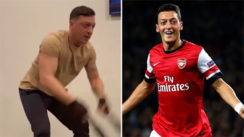 Mesut Ozil gây sốt với thân hình khó tin