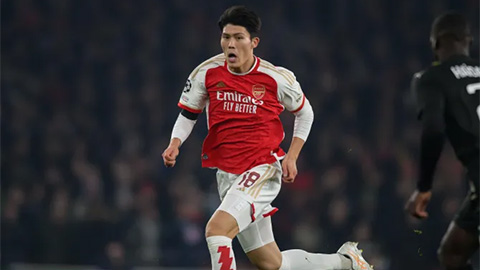 Arsenal ký hợp đồng mới với Tomiyasu