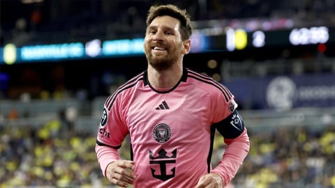 Messi bị gọi ‘người lùn bị ám’ và ‘bộ mặt của quỷ’